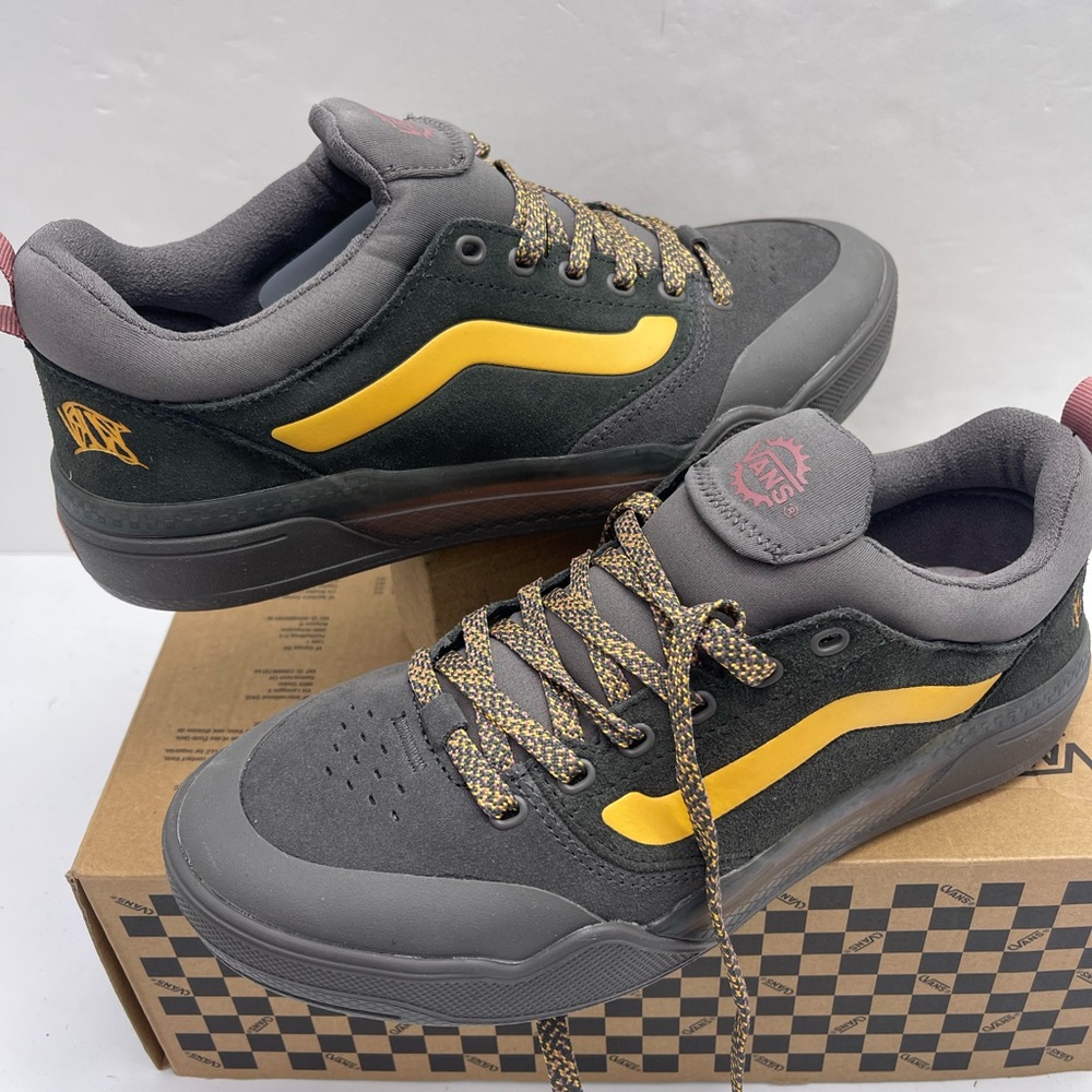Vans Men’s 8 Bmx Peak
Lewis Mills Charcoal Grey
VN0A2Z3UH91 Sneakers - Picture 7 of 16